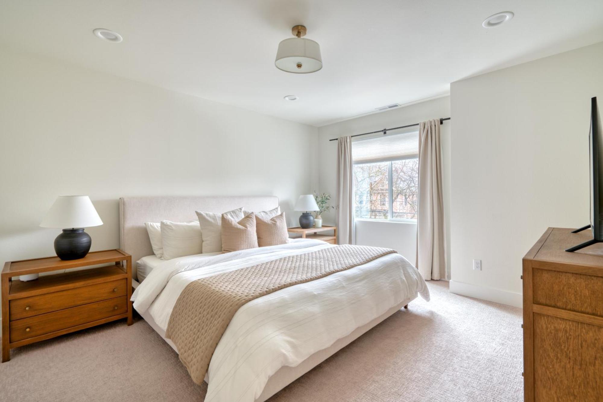 Collection - The Madison - Vintage Shops & Espresso Holiday home
