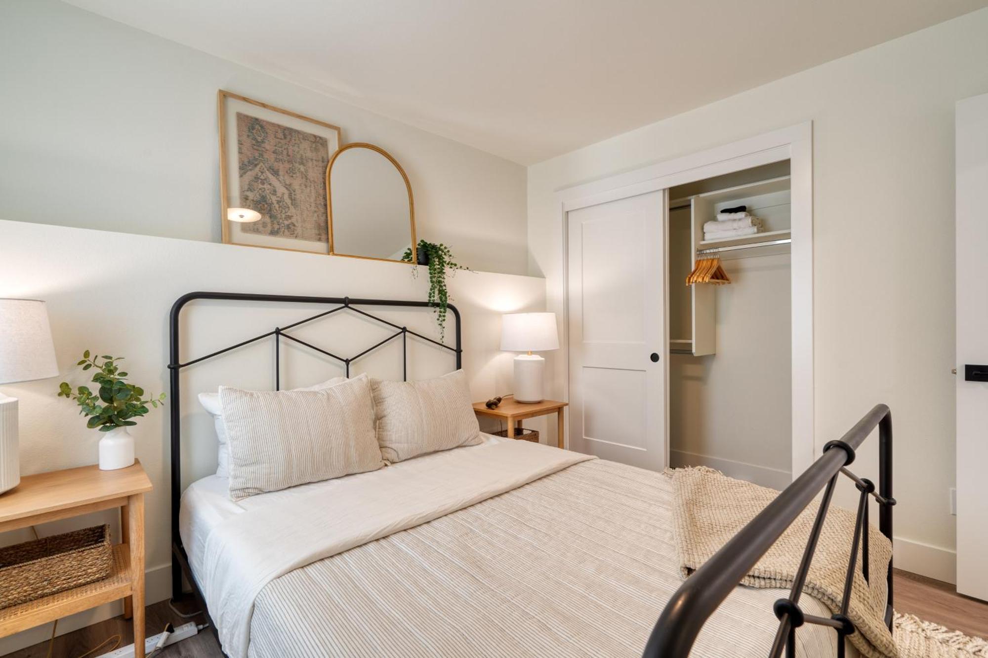 Collection - The Madison - Vintage Shops & Espresso Holiday home *